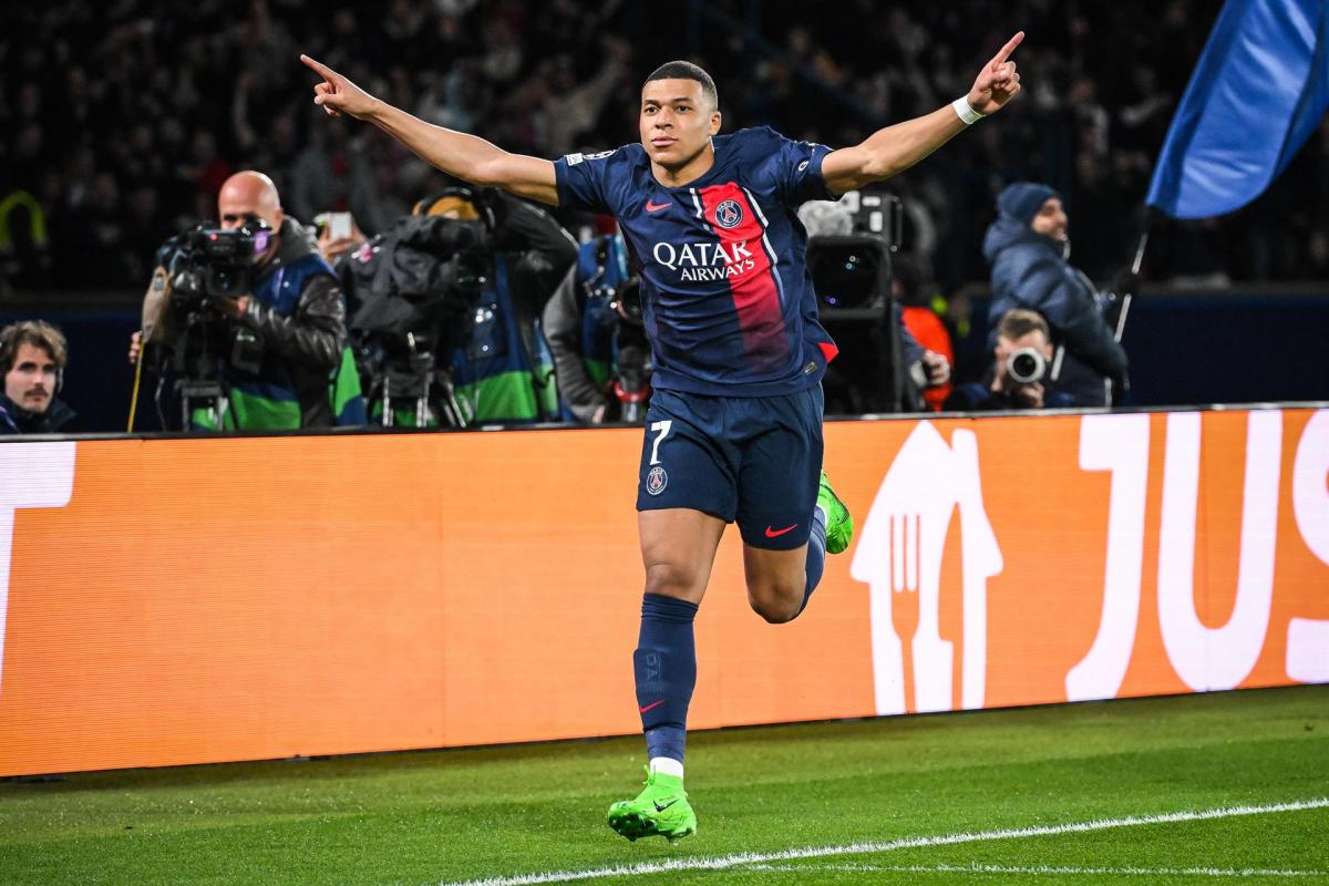 Kylian Mbappé celebra el primer gol del PSG en el partido de octavos de Champions contra la Real Sociedad