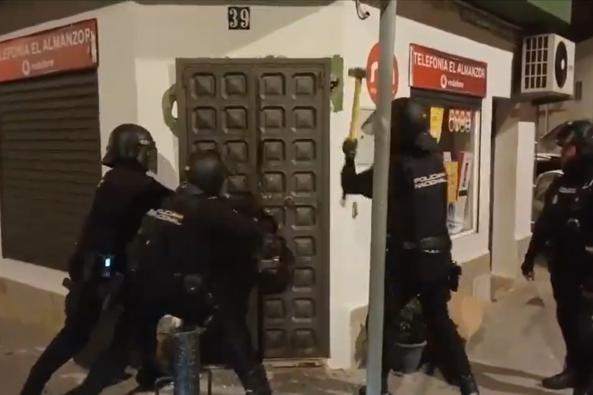 Una de las intervenciones policiales en el marco del operativo contra el narcotráfico en Algeciras.