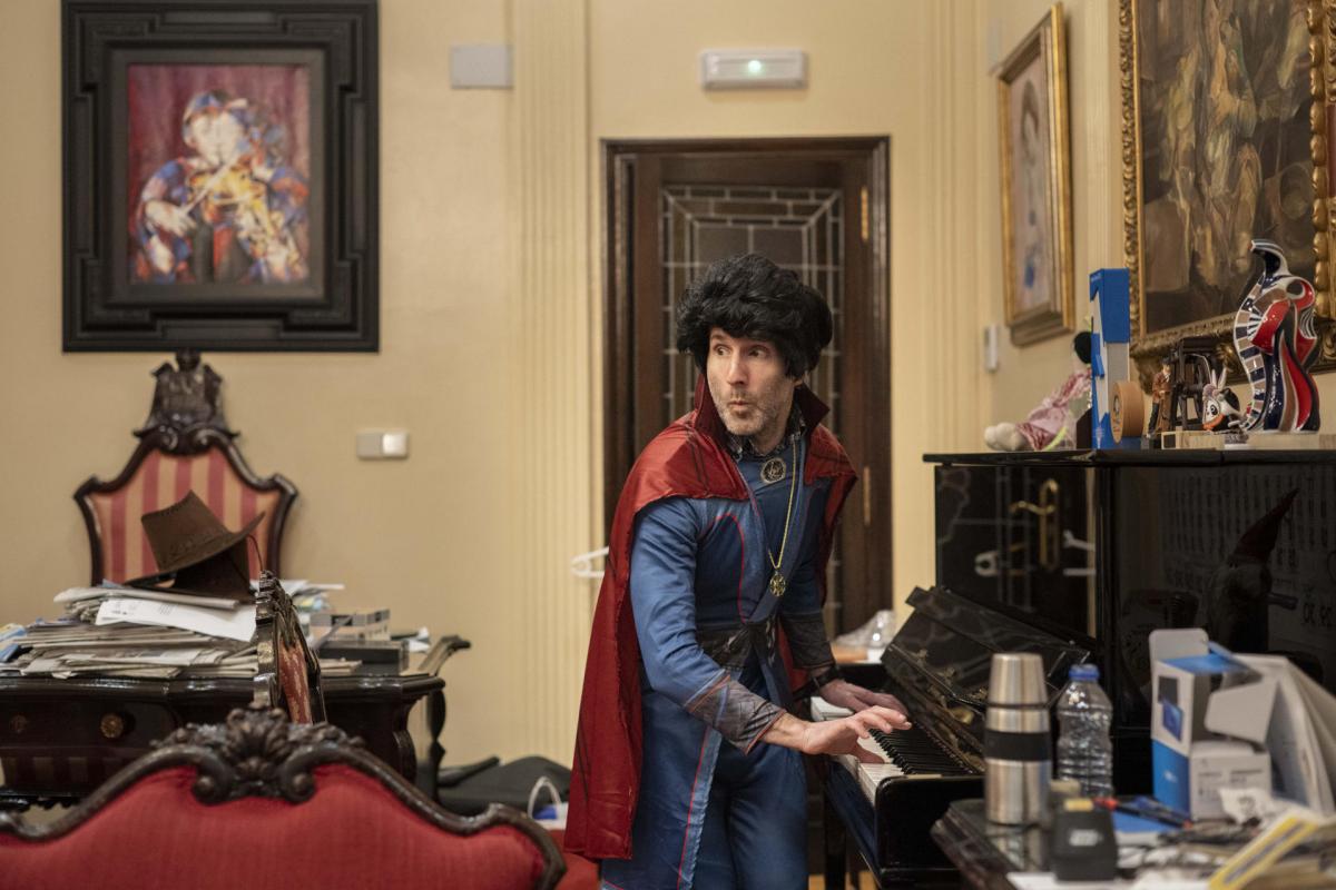 El alcalde de Ourense y líder de Democracia Ourensana, Gonzalo Pérez Jácome, cuya formación aspira a obtener representación en las elecciones gallegas del 18 de febrero, ha protagonizado una canción en tono festivo, coincidiendo con el entroido ourensano (carnaval), en la que se le puede ver pidiendo el voto para su formación.