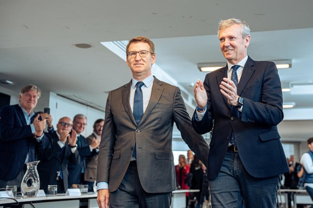 El presidente gallego y líder del PPdeG, Alfonso Rueda, junto al presidente nacional del PP,  Alberto Nuñez Feijoo.