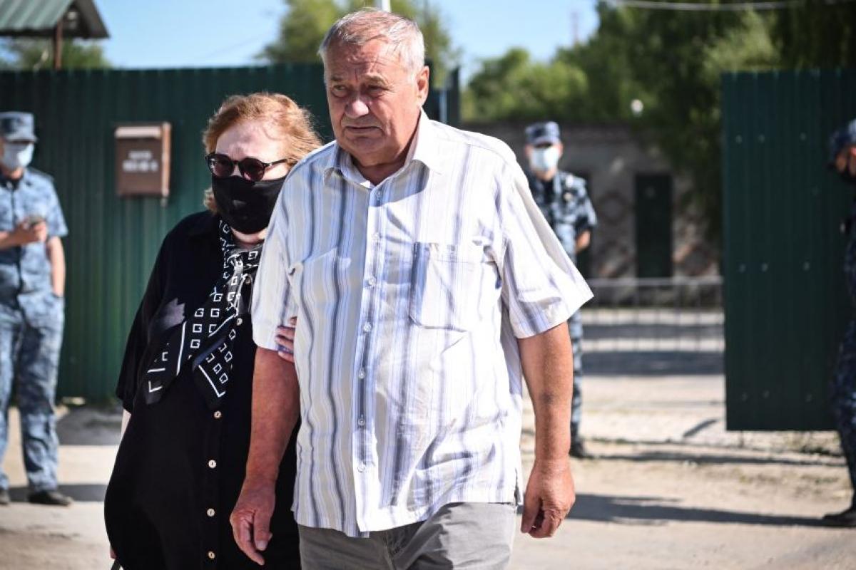 Lyudmila Navalnaya y Anatoly Navalny, padres del opositor fallecido, en una imagen de junio de 2023