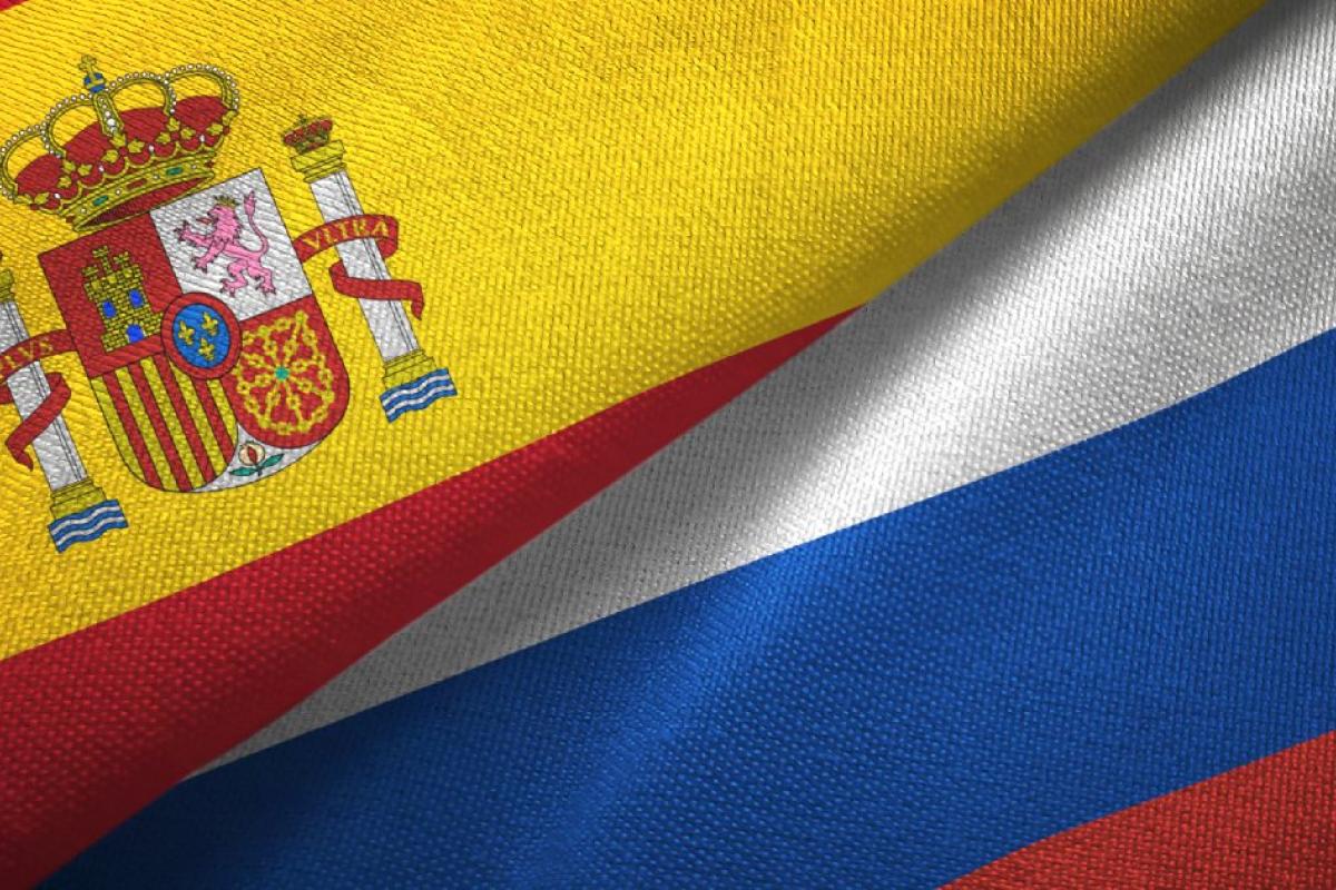 Banderas rusa y española