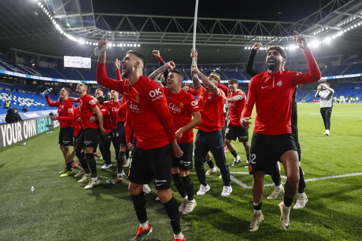 Los jugadores del Mallorca celebran el pase a la final de Copa del Rey ante la Real Sociedad.