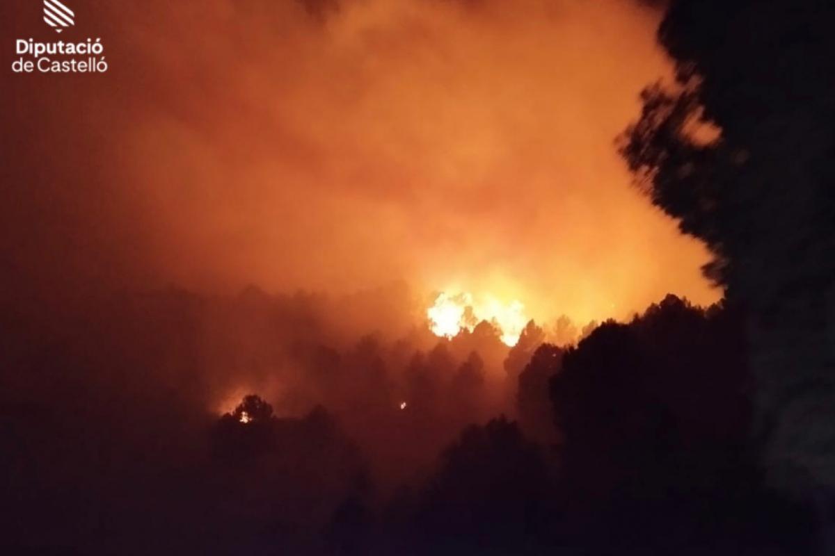 El fuego asola la localidad castellonense de Toga (Comunidad Valenciana).