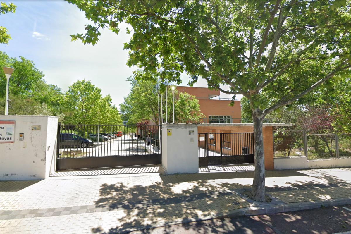 Imagen de Google Maps de la fachada de la residencia de ancianos y centro de día Moscatelares de San Sebastián de los Reyes.