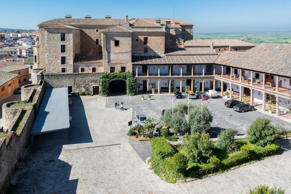 El castillo de los Álvarez de Toledo es el actual Parador de Oropesa.