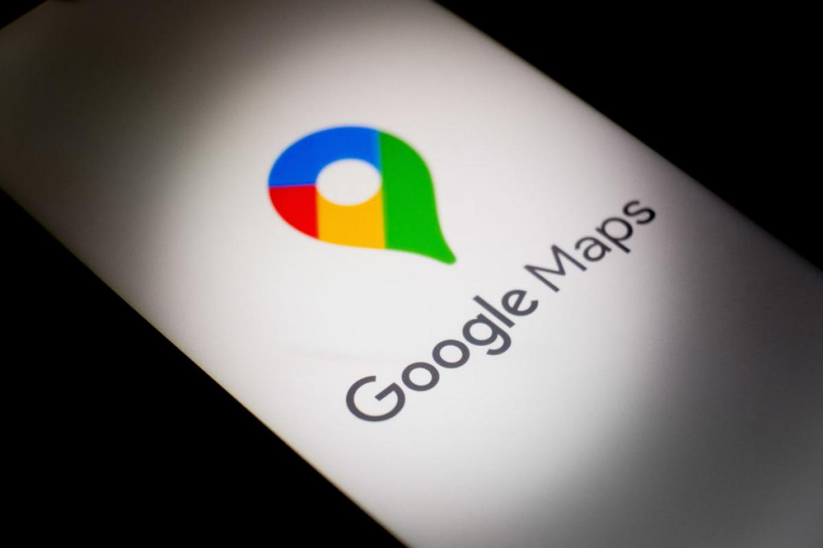 Logo de Google Maps en la pantalla de un móvil.