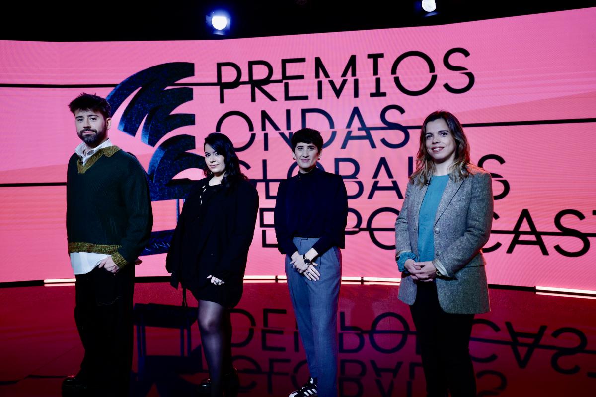 Los podcasters Fizpireta y Uy Albert, María Jesús Espinosa de los Monteros e Isabel Salazar.