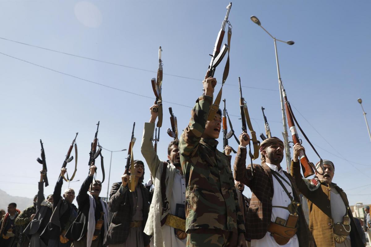 Rebeldes hutíes en la capital de Yemen, Saná, en una imagen de archivo