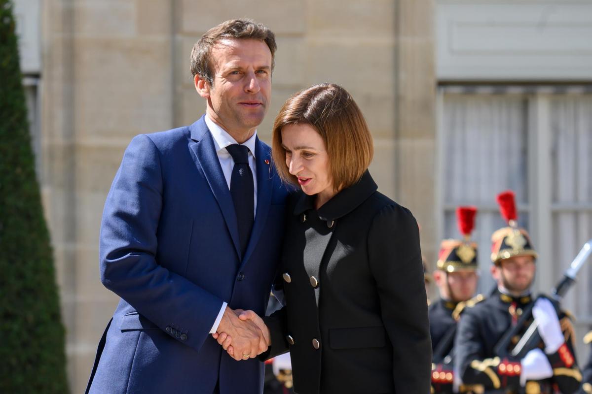 Los presidentes de Francia y Moldavia, Emmanuel Macron y Maia Sandu, respectivamente