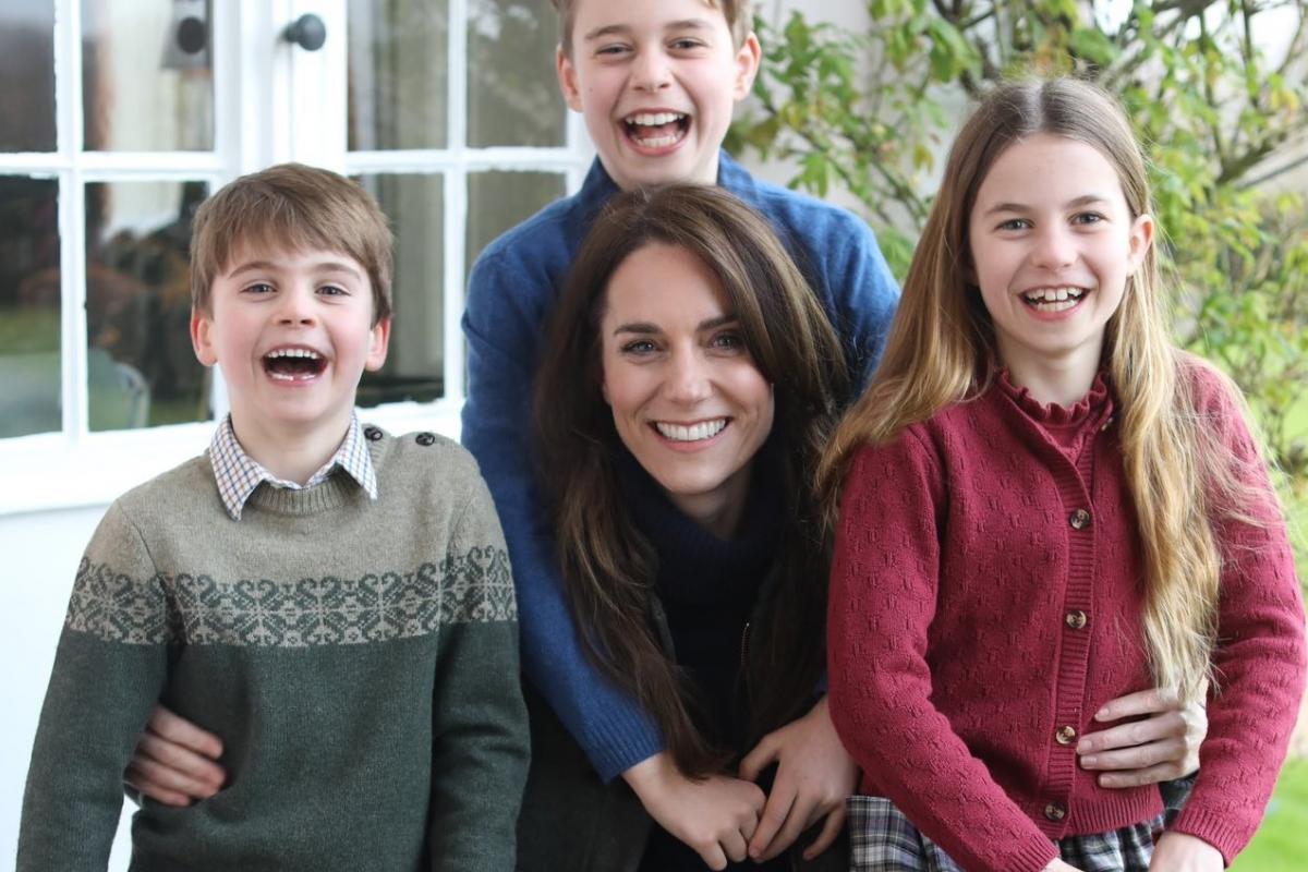 Kate Middleton con sus hijos.