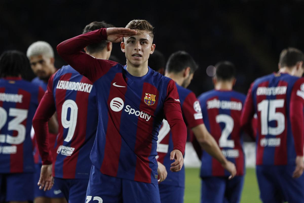 Fermín López celebra el primer gol culé del partido frente al Nápoles