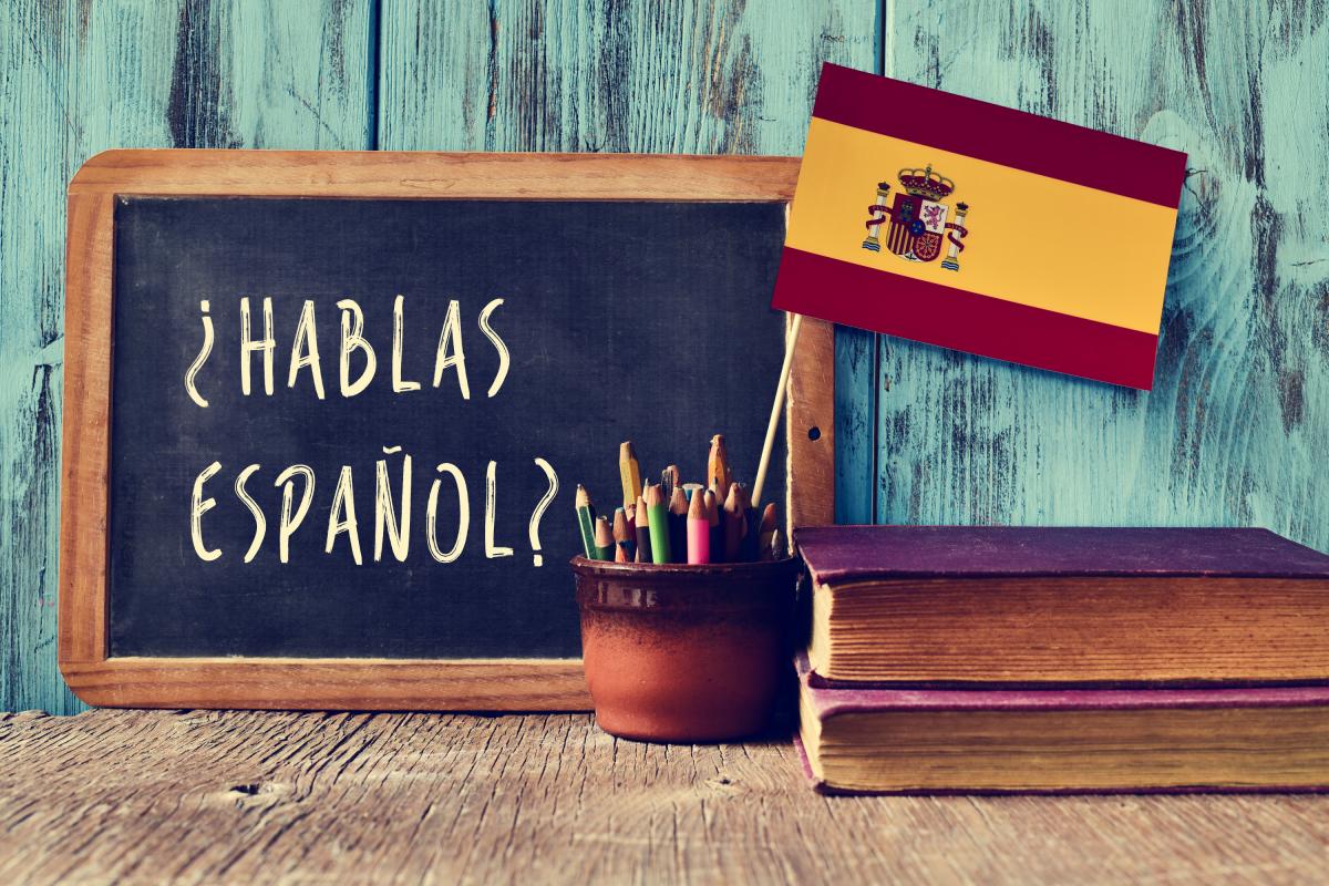 Hablar español.