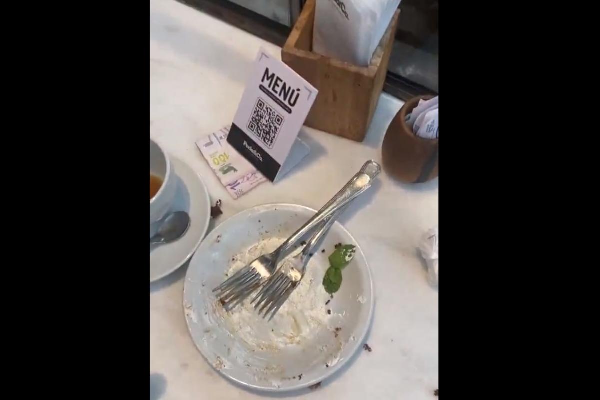 El vídeo crítico de una camarera argentina