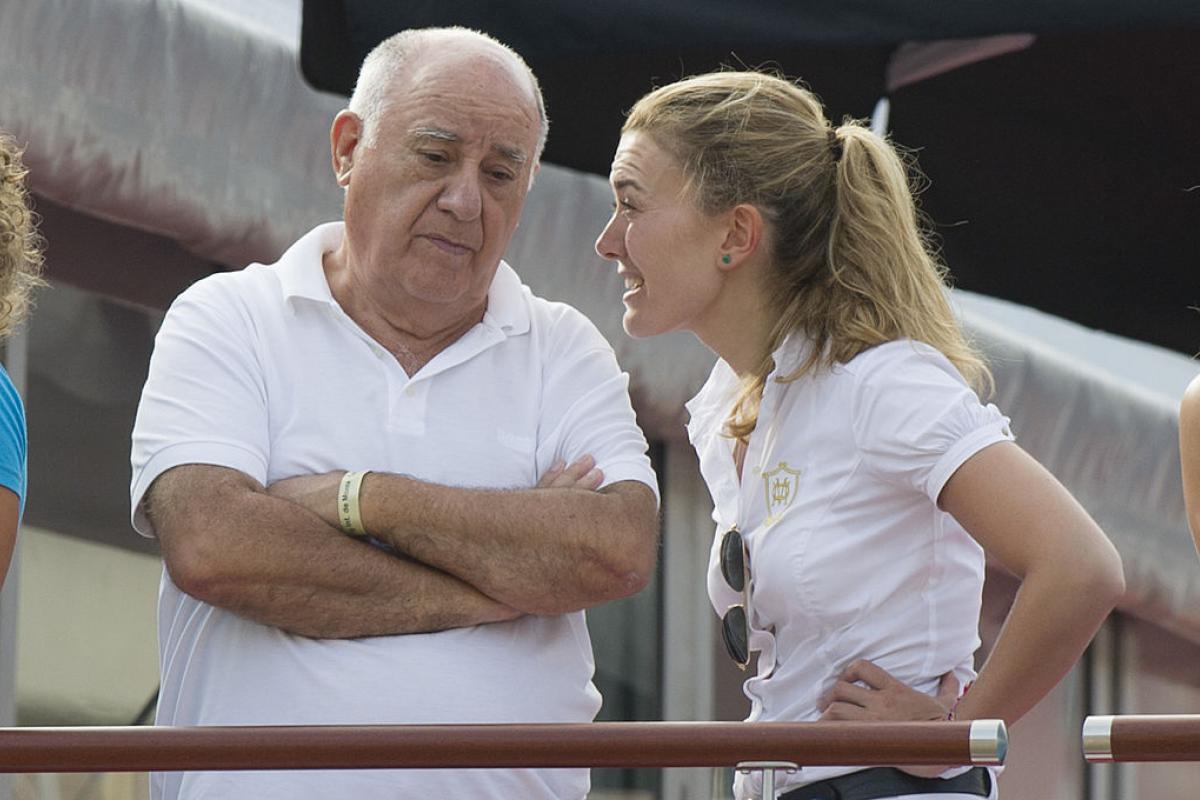 Amancio Ortega y su hija Marta Ortega en una imagen de archivo de 2012.