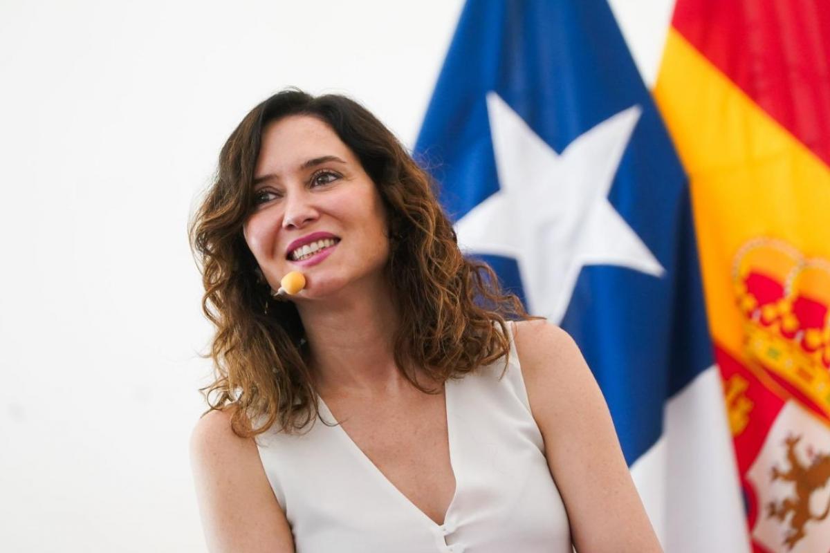 Ayuso en su visita a Chile