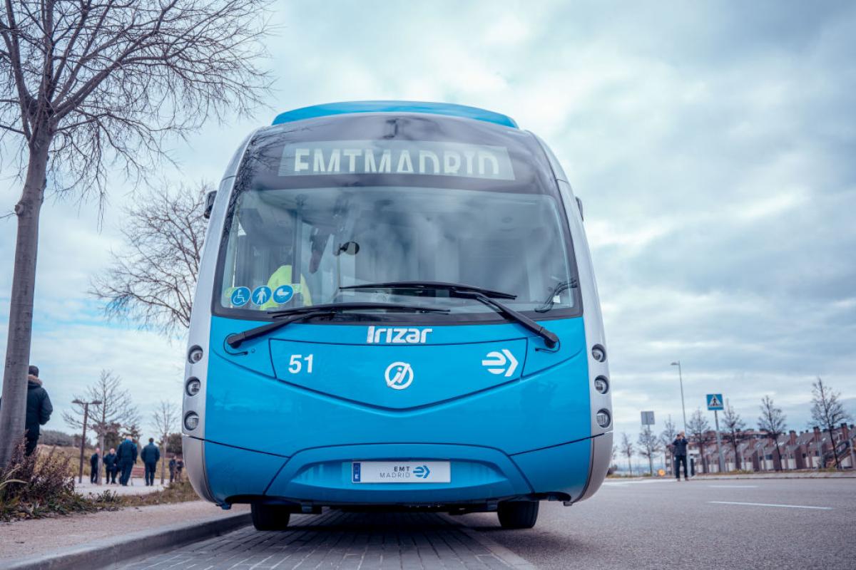 Vista frontal del Bus Rapid de Madrid.