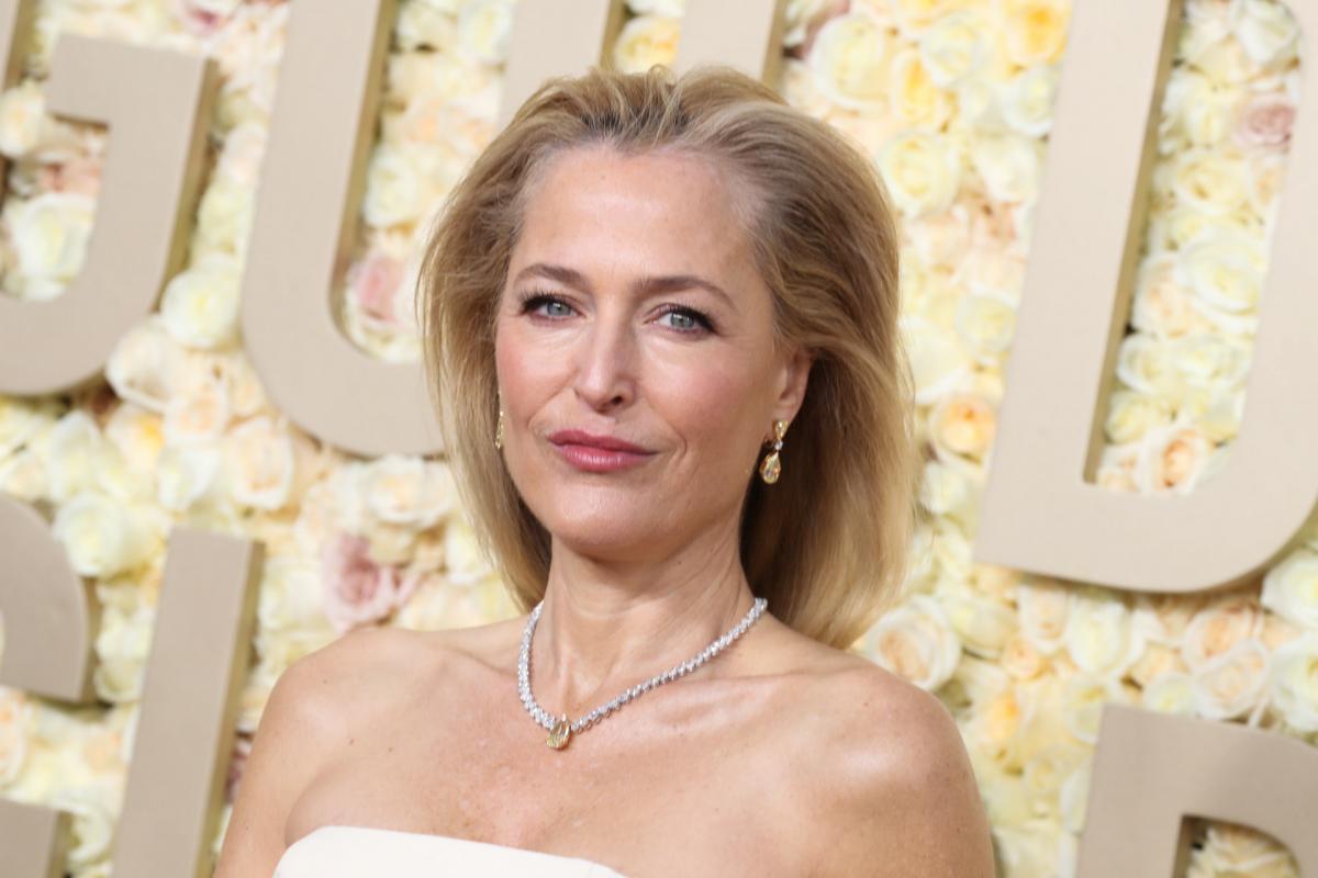 La actriz Gillian Anderson, en los Globos de Oro 2024.