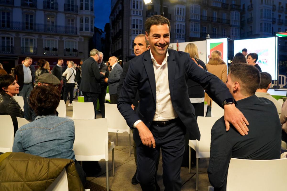 El candidato a lehendakari del PNV, Imanol Pradales, en el arranque de la campaña electoral en País Vasco.