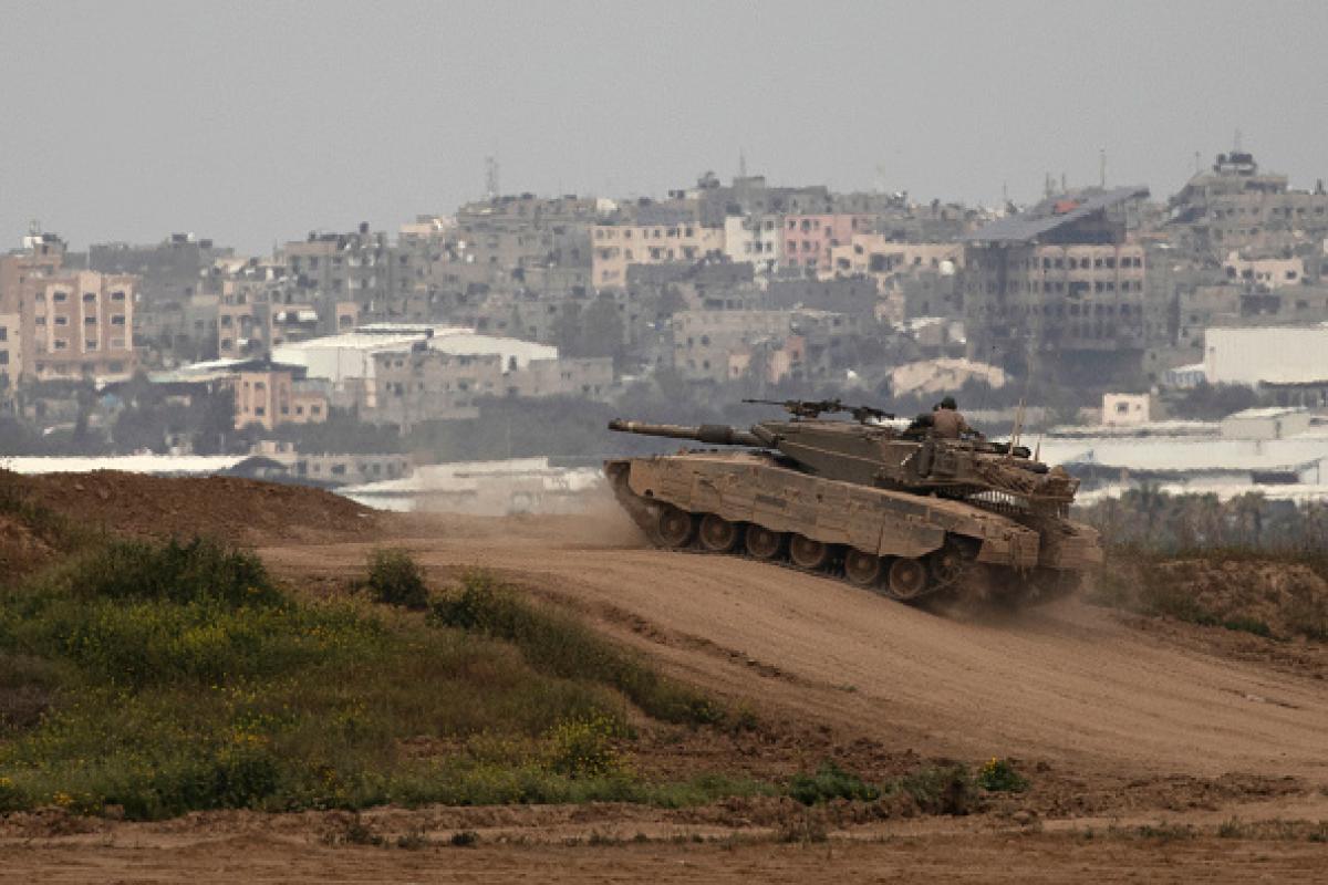 Imagen de archivo de un tanque israelí apostado en la frontera con Gaza.