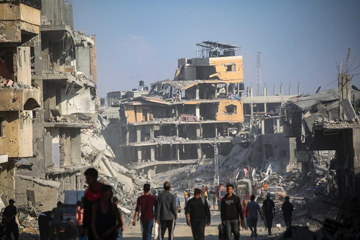 Imagen de archivo de edificios devastados en el enclave de Yan Younis, en la Franja de Gaza.