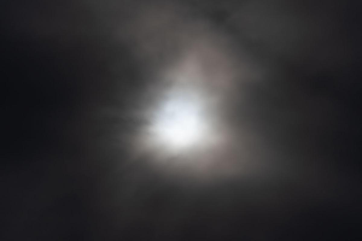 Las nubes, protagonistas en los instantes previos al eclipse