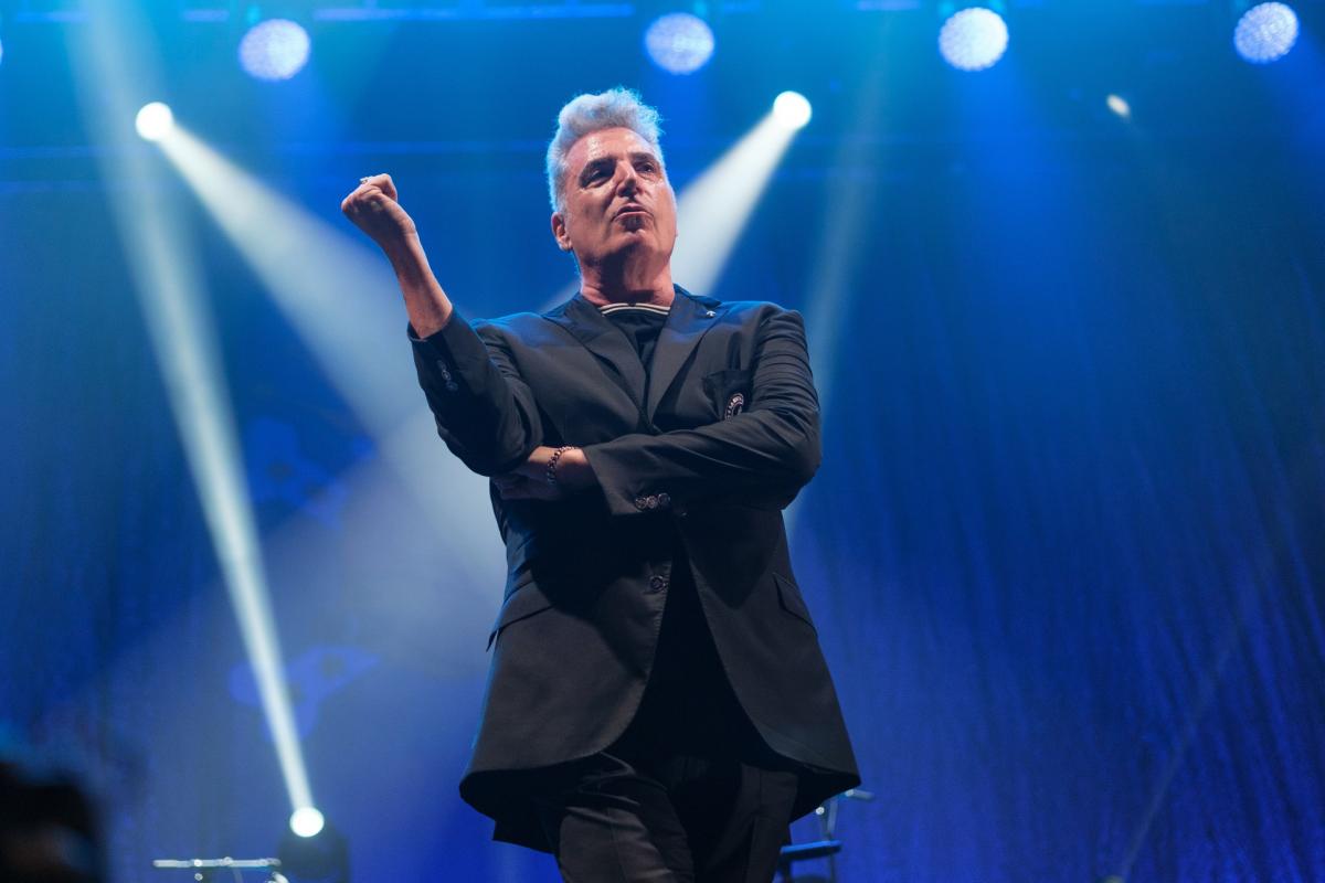 El cantante Loquillo, durante un concierto de su gira El Rey 2022 en el Wizink Center.