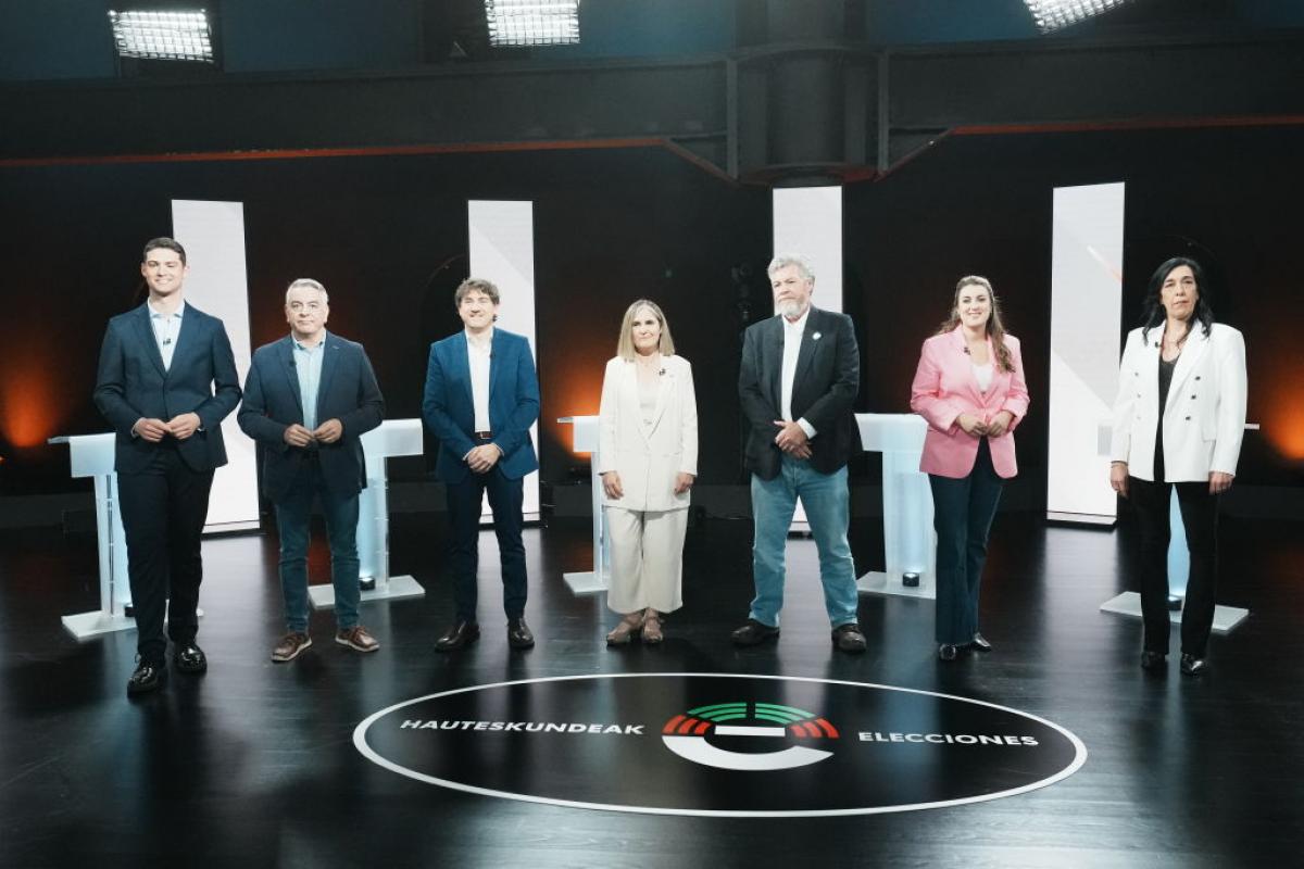 Los siete participantes en el debate electoral vasco