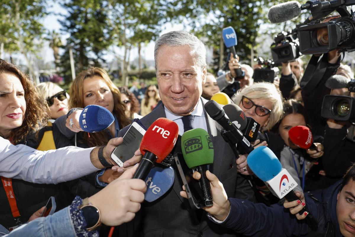 El exministro y expresident de la Generalitat Eduardo Zaplana a su llegada a la audiencia provincial.