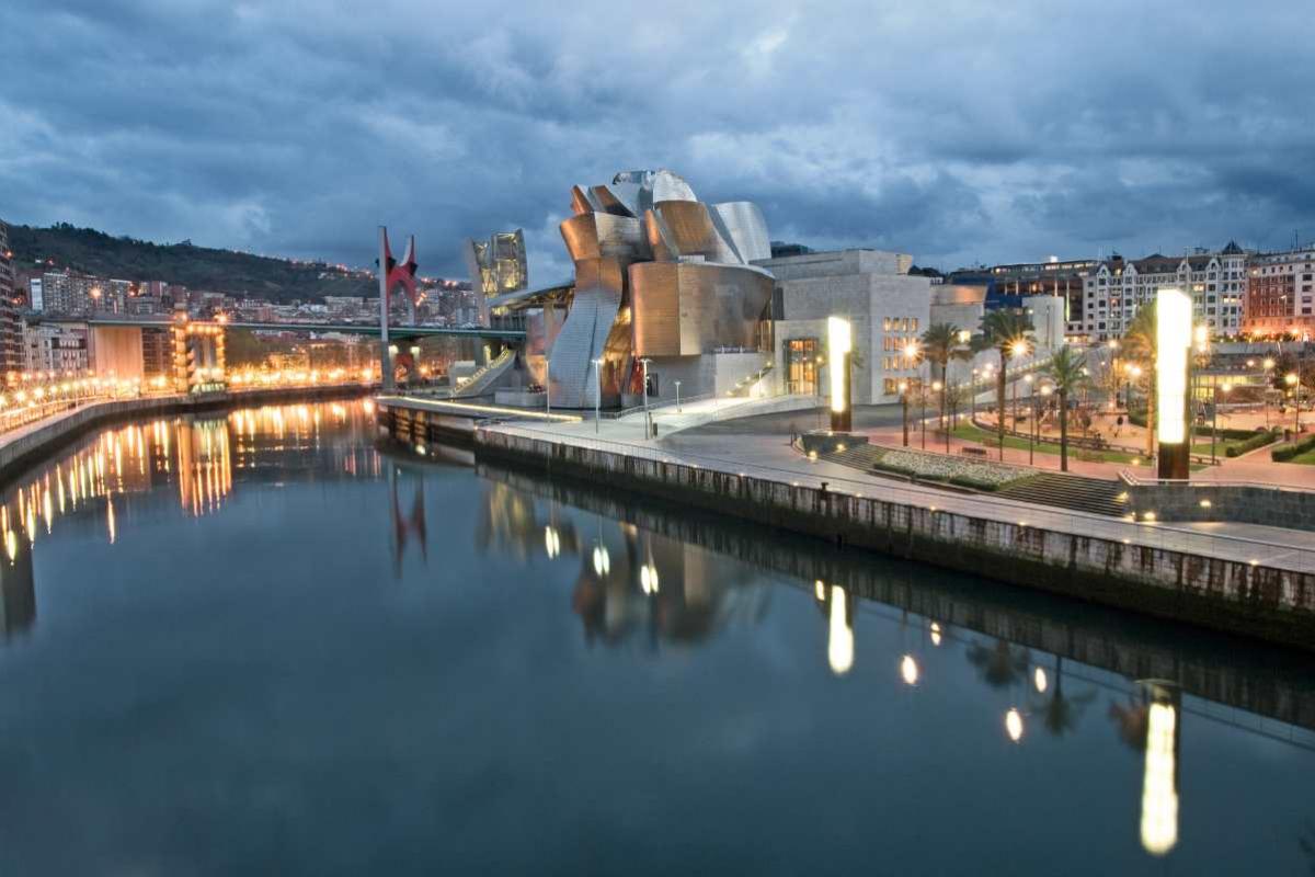 El Museo Guggenheim y el Río Nervión, Bilbao