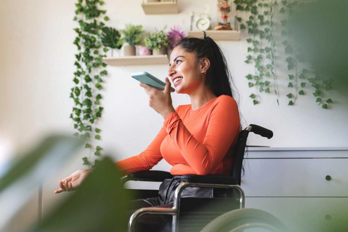 Mujer hablando por el móvil