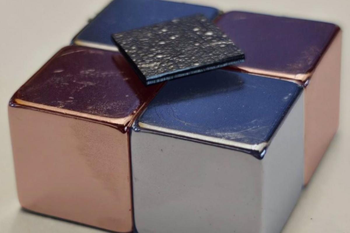 Utilizando grafito, los científicos han creado una plataforma flotante que no requiere energía externa.