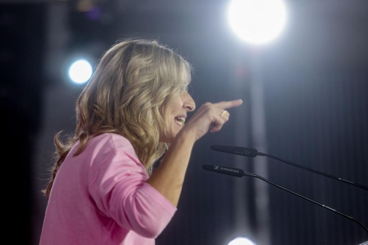 Yolanda Díaz gesticula durante un discurso