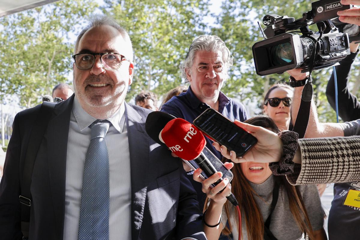 El empresario valenciano Vicente Cotino, sobrino del que fue director general de la Policía y presidente de Les Corts Valencianes, Juan Cotino (ya fallecido), a su llegada a la quinta sesión del juicio por el 'caso Erial'.