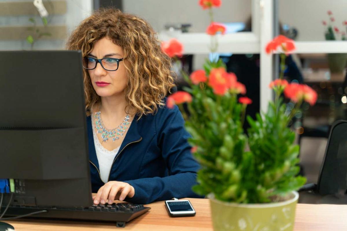 Funcionaria en la oficina