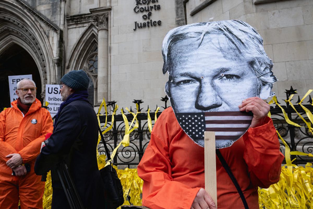 Imagen de archivo de una protesta en favor de la libertad de Julian Assange, ante el Supremo británico.