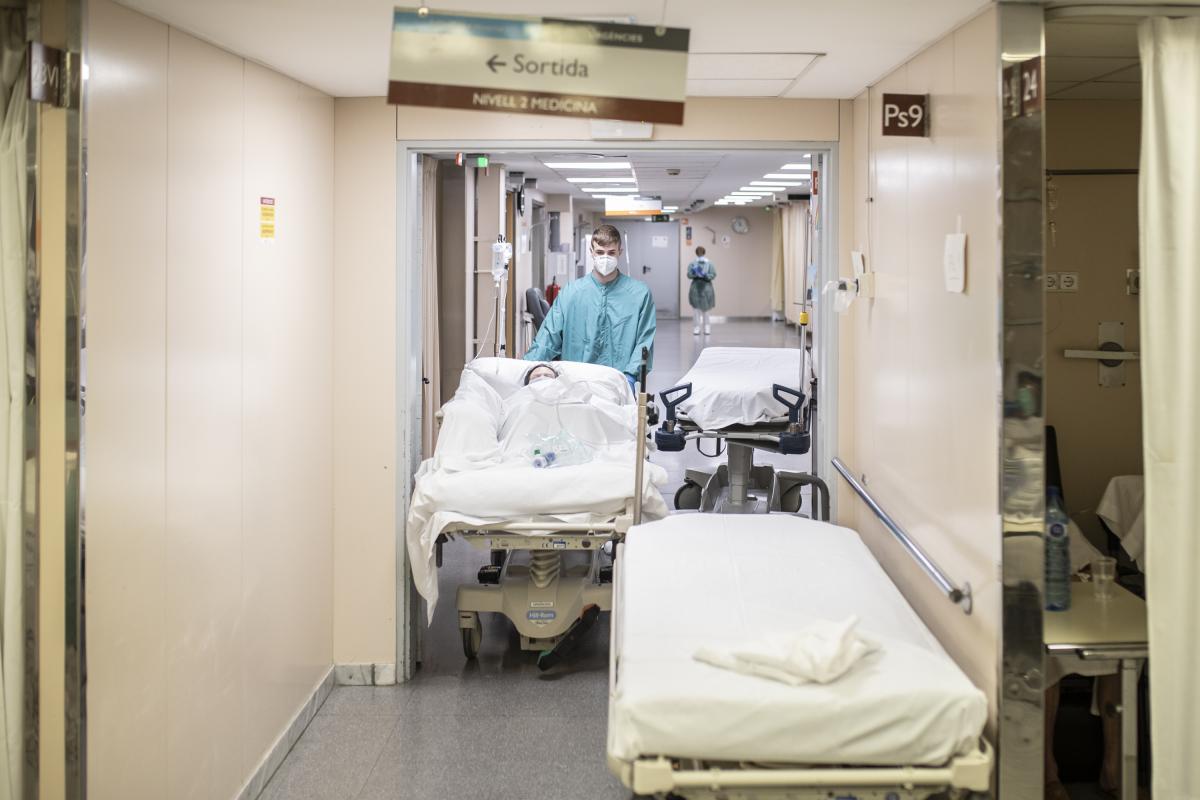 Foto de archivo de una mujer en un hospital.