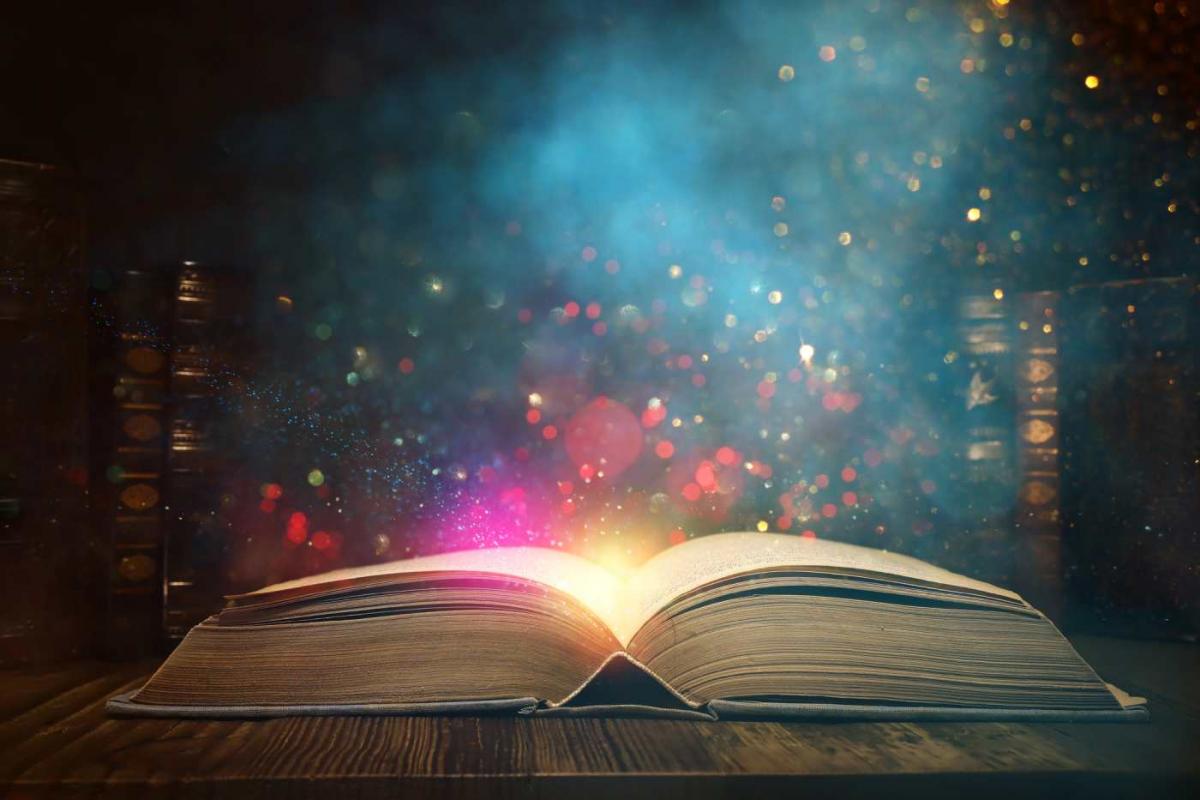 Libro antiguo abierto