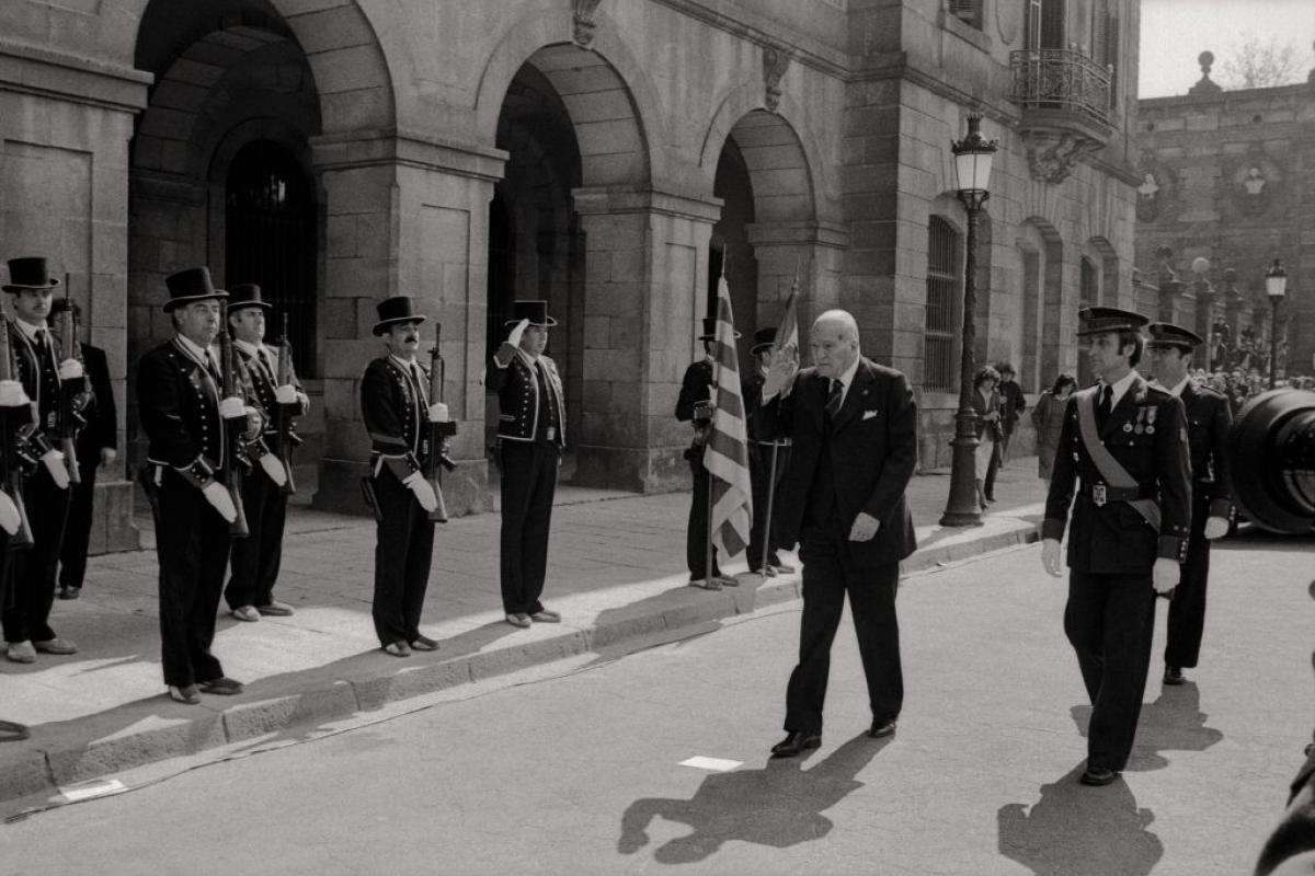 Josep Tarradellas, en su regreso a Cataluña durante la Transición