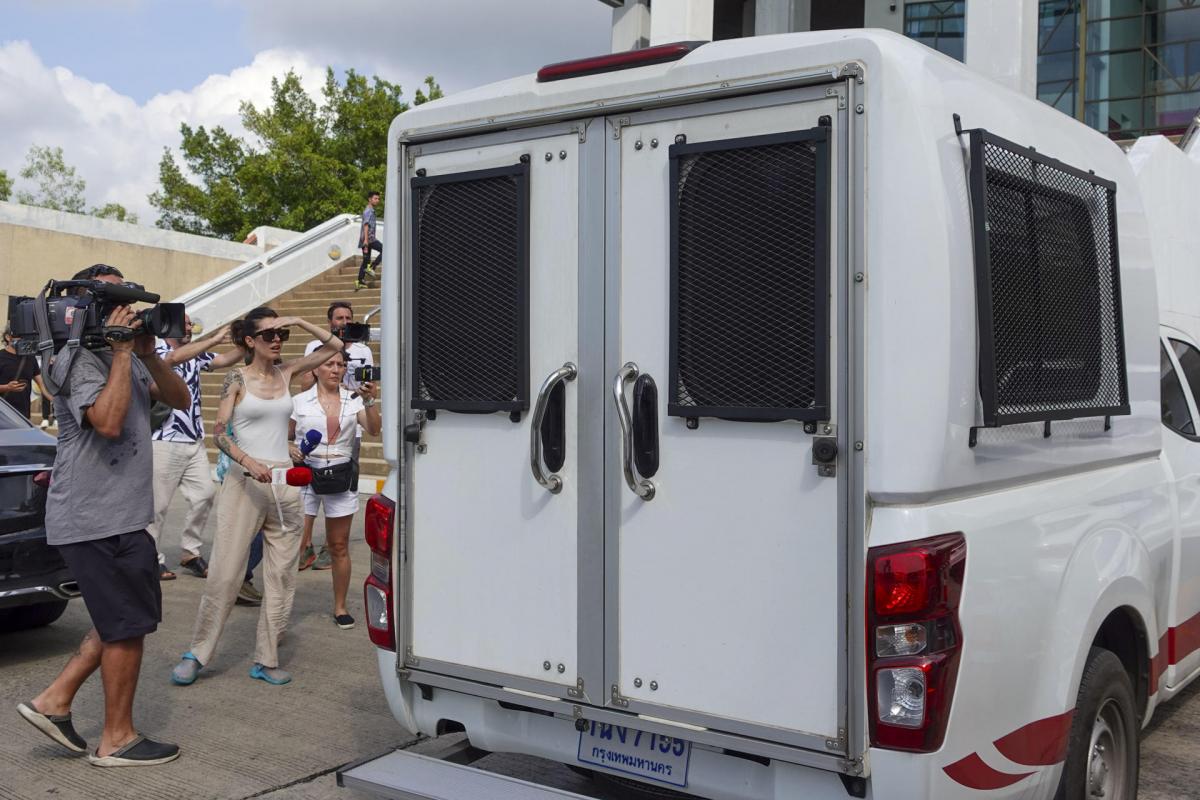 Llegada de Daniel Sancho al tribunal de Tailandia en el que se celebra el juicio por el asesinato del cirujano colombiano Edwin Arrieta.