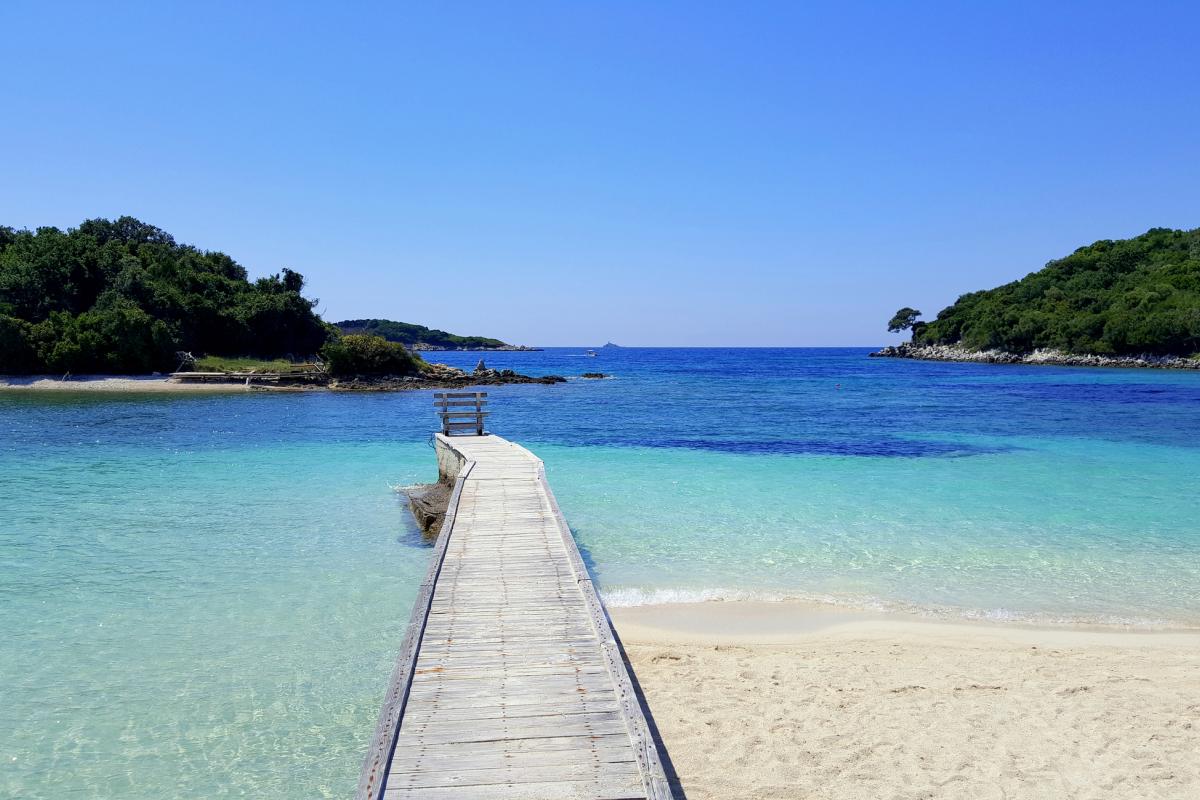 Ksamil es una de las playas más populares de Albania.