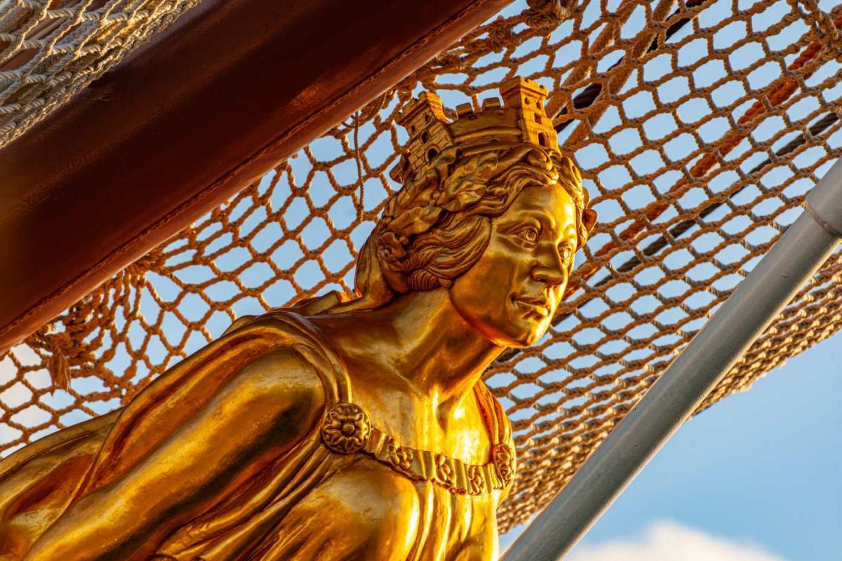 Detalle del buque Sebastián de Elcano