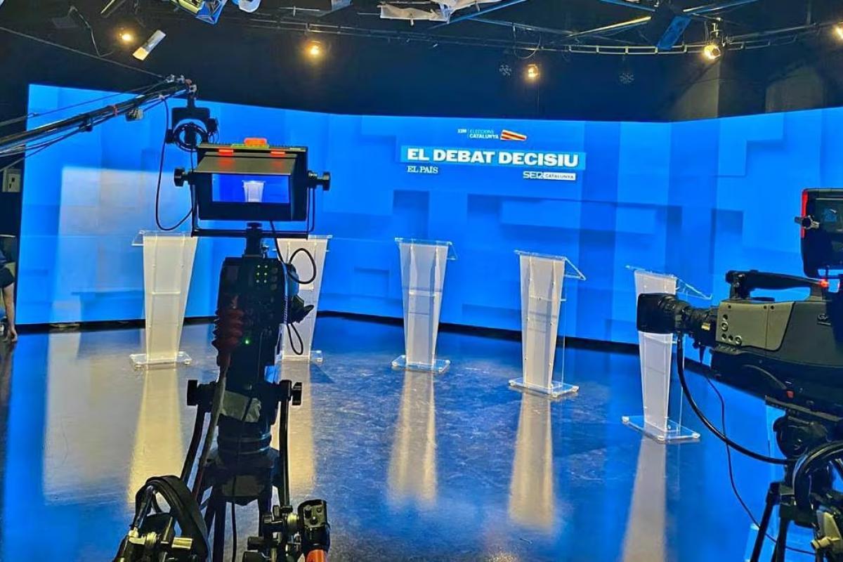 El plató, ya preparado, en el que se iba a celebrar el último debate de las elecciones en Cataluña.