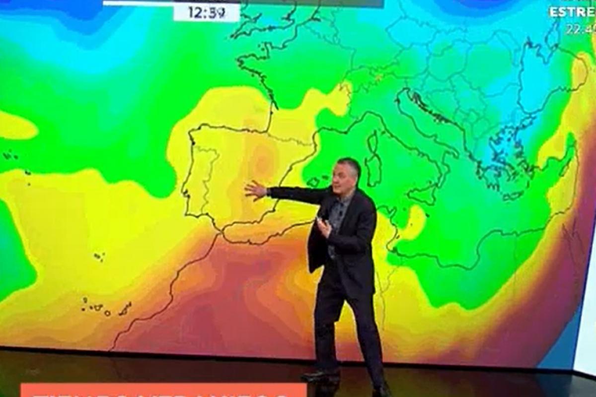 Roberto Brasero informando de cuál será el tiempo de los próximos días.