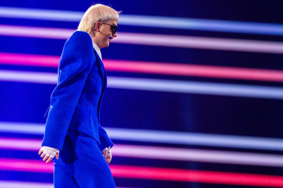 Joost Klein, de Países Bajos, abandonando el escenario de Eurovisión el 10 de mayo de 2024.