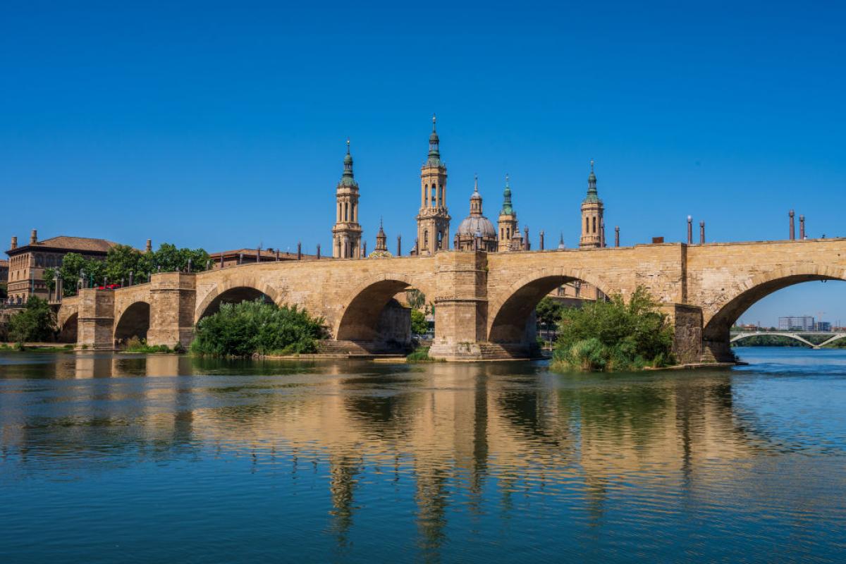 El Ebro, a su paso por El Pilar en Zaragoza