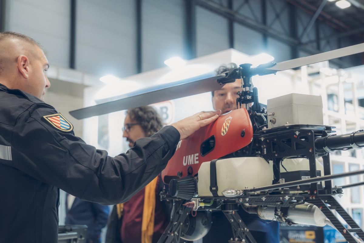 Uno de los dispositivos durante la exposición de la UME en SICUR (Salón Internacional de la Seguridad).