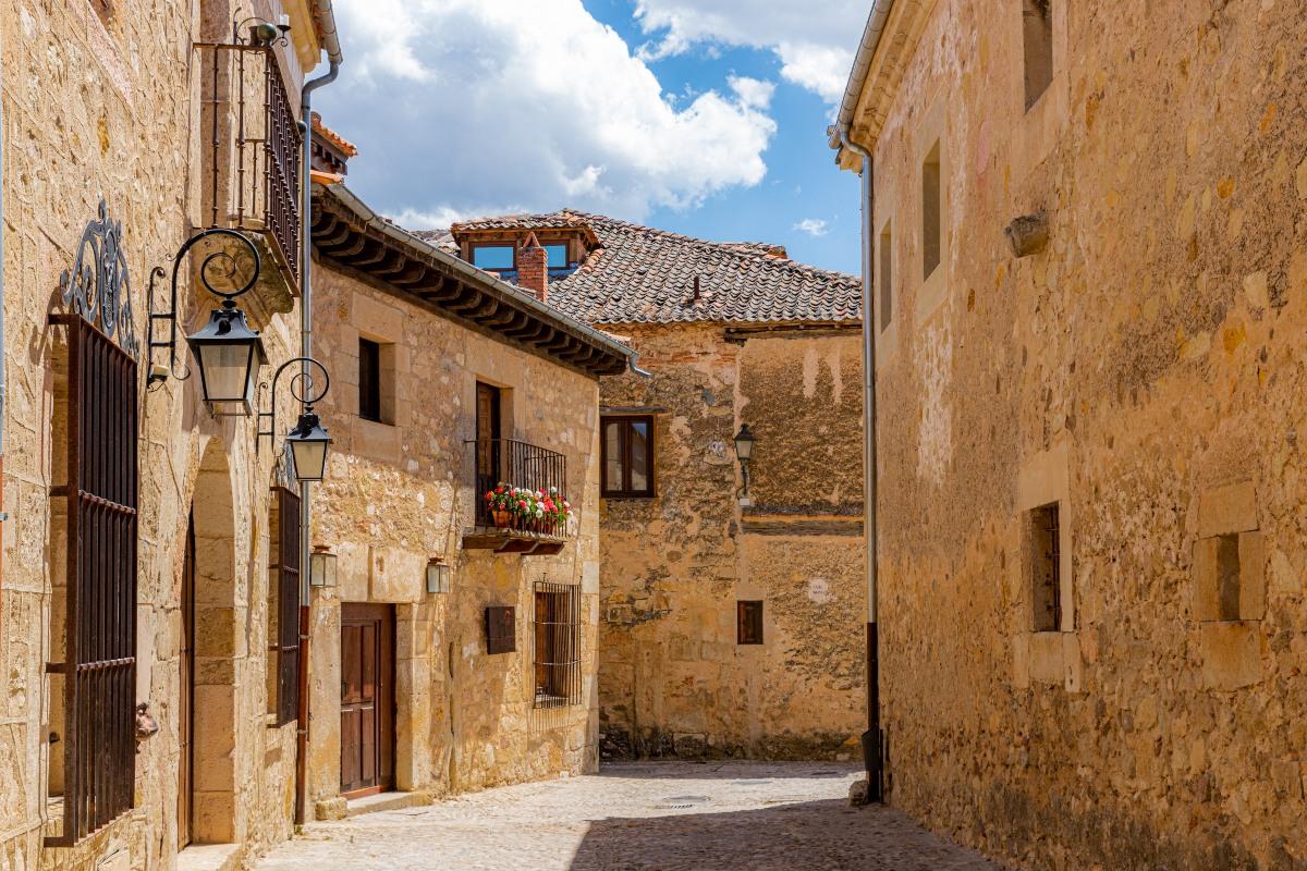 Salen a subasta 106 fincas cerca de Madrid