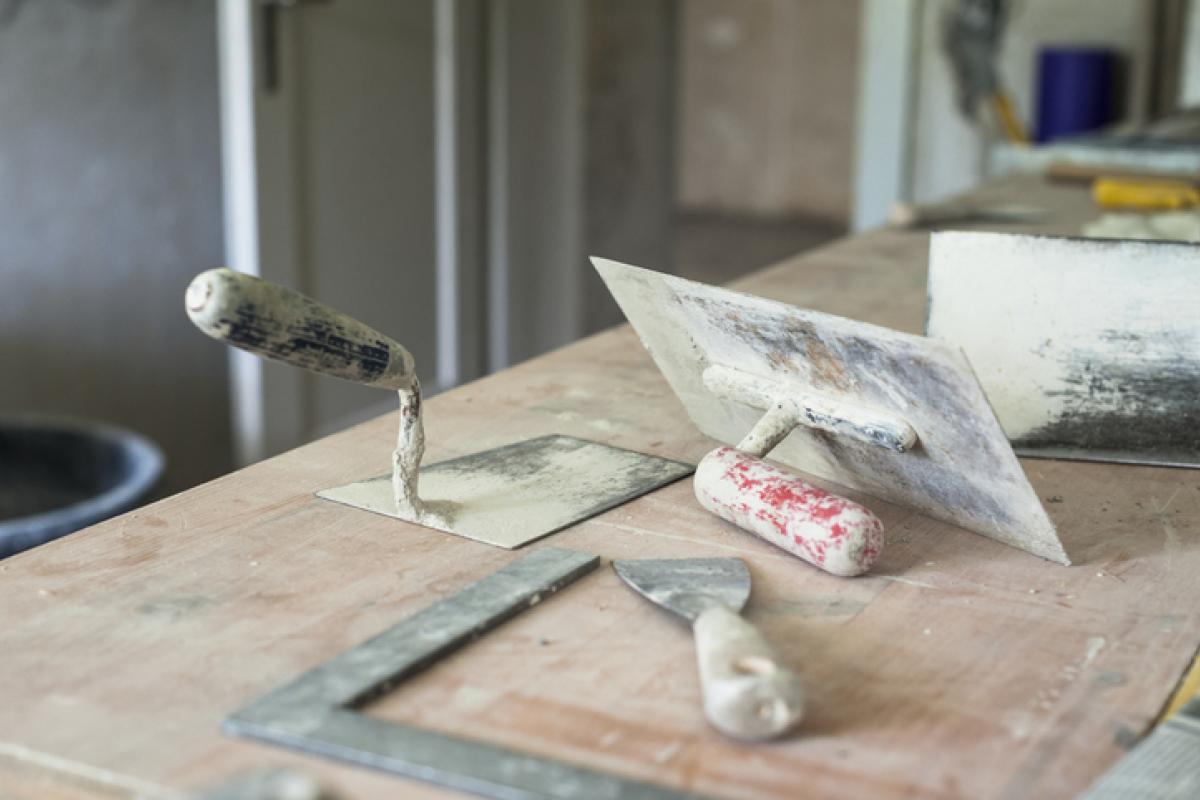 Imagen de archivo de herramientas en una obra.