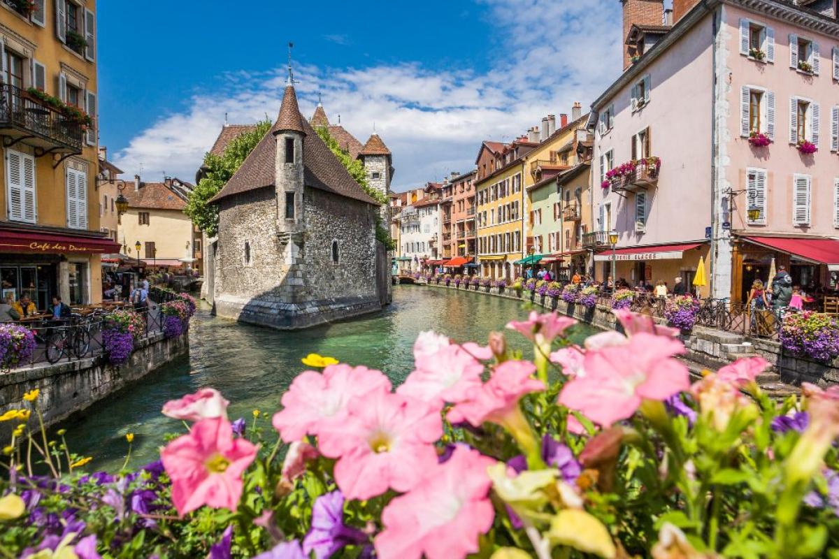 Ciudad de Annecy, en los Alpes franceses